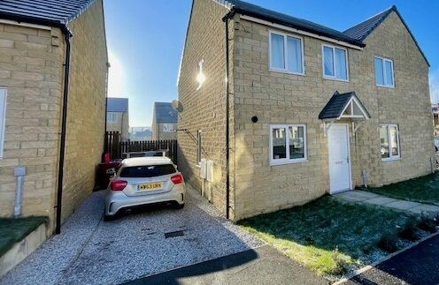 For Sale, New Hall Street Burnley BB10 1DR, 3 bed, offers around £152,000.