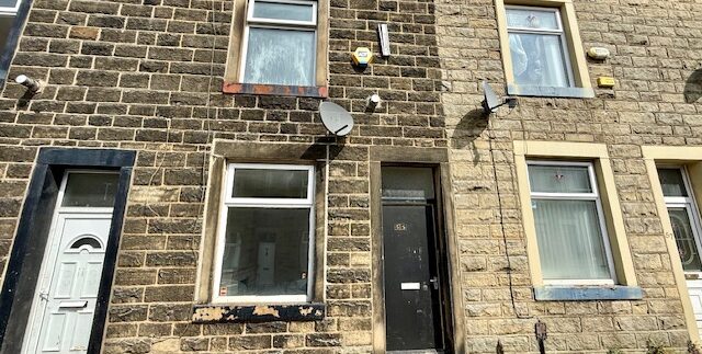 For Sale, Cleveland Street Colne BB8 0BD, 2 bedrooms, 1 reception room, £72,995 offers invited.